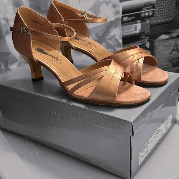 Featherlite Ballroom Dance Shoes Style: SARA Size 11 M Nude Satin 2.2” Heel NIB - Picture 3 of 14